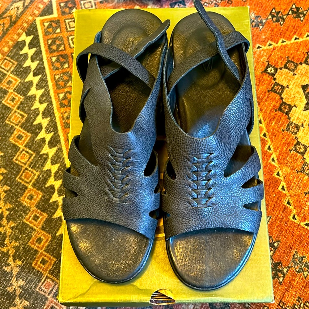 Keen Elizabeth Wedge Sandals Black Women's Size US 10